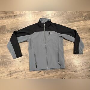 Columbia Men's Soft Shell Omni-Wind Water Resistant Jacket. Size Small.